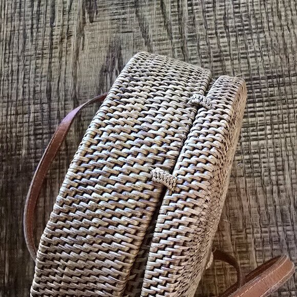 Urban Outfitters Coquette Circle Straw Crossbody Bag - Picture 6 of 8